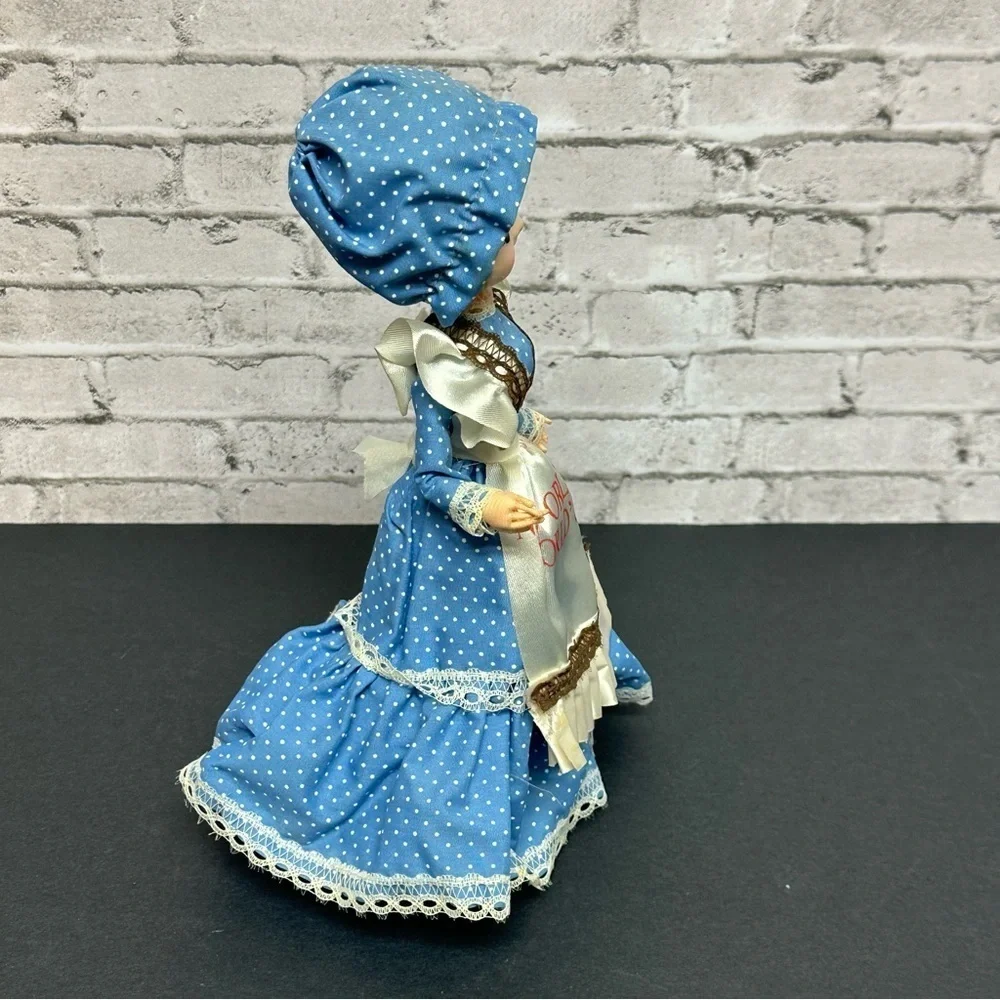 Vintage 1983 New Orleans World's Fair Big Eyes Doll Dress Bonnet Stand 10 in.